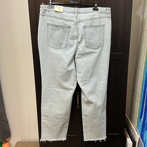 NWT Universal Thread High Rise 90s Straight Distressed Jeans Size 18 - Picture 6 of 8